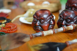 木雕面具等传统手工艺品