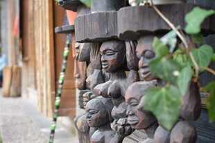 木雕人像 古朴艺术韵味