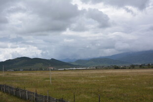 草原风光 远山与云