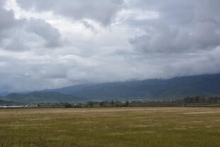 草原远景 云覆山峦 稻城