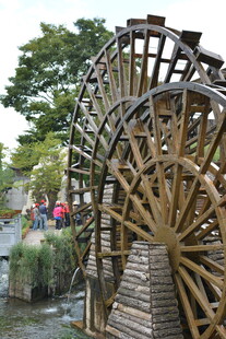 古老木质水车景观