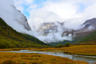 山间河谷美景 稻城