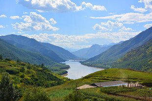 山间河谷美景 稻城