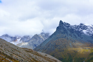 壮丽高山景色 稻城