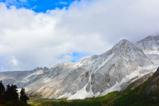 壮丽雪山自然风光 稻城