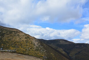 山间云景 壮美自然风光 稻城