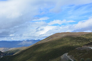 山间公路美景 稻城