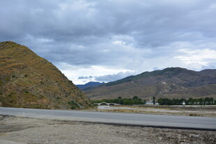 山间公路 云下壮丽风景 稻城
