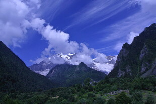 壮丽雪山山谷美景 稻城