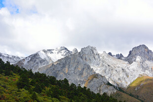 壮丽雪山风景 稻城