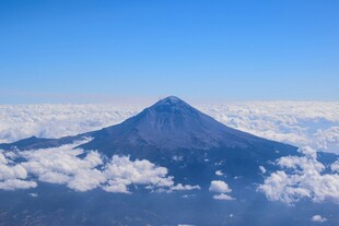 云端富士山美景
