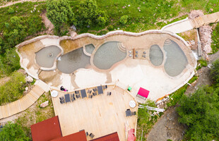 山间特色露天泳池景观