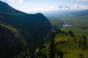 山间绿野美景