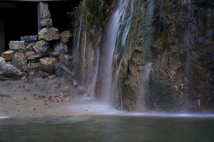 山间小瀑布 水流潺潺