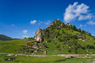 青山翠岭 蓝天白云美景