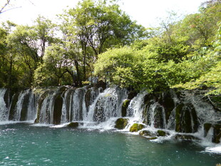 秀丽自然瀑布景观