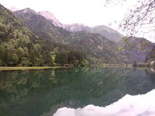 宁静山水湖景自然风光图