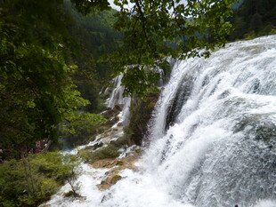 山间飞瀑 自然灵动之景