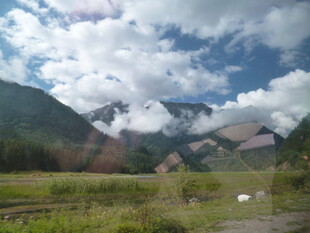 山间绿野 云绕青山美景