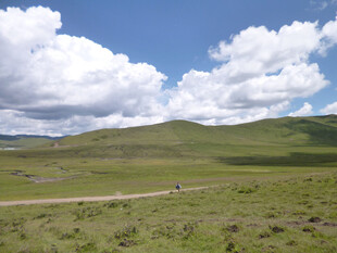 草原风光 蓝天白云之路