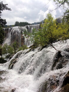 壮观自然瀑布景观