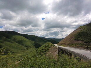 山间公路美景