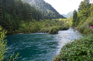 山间碧流 自然清新景致