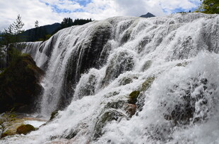 壮观瀑布自然美景