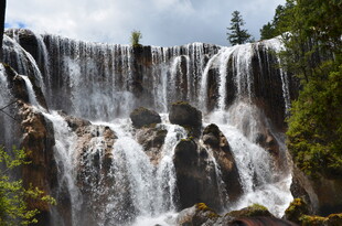 壮观自然瀑布景观