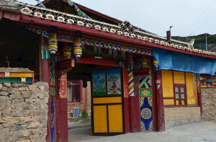 藏式传统民居建筑一角