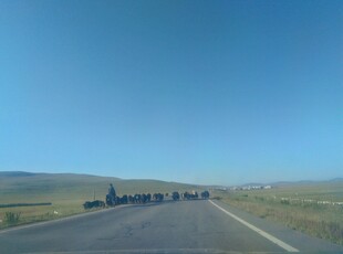 宽阔公路延伸向远方