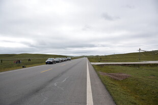 公路上行驶的车辆