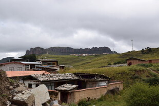 乡村山野间的质朴民居