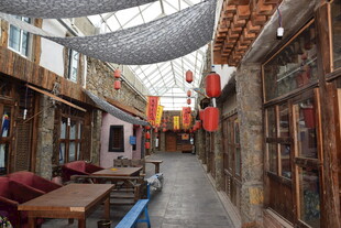 古色古香的传统建筑庭院