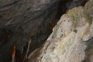 洞穴内的奇特岩石景观