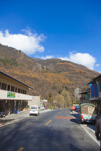 山间小镇街道风景