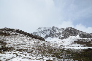 雪山荒野壮丽自然景观