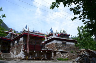 古朴藏式建筑 尽显独特韵味