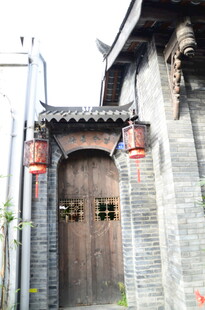 古旧木门配中式传统建筑