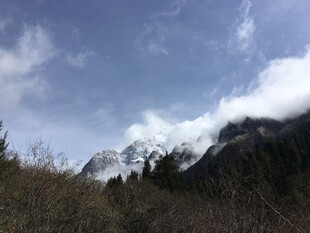 雪山风光 云雾缭绕之景