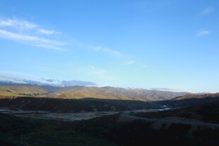 蓝天之下的山川美景