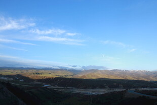 壮丽山野蓝天风景图