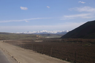 旷野公路 远山蓝天美景