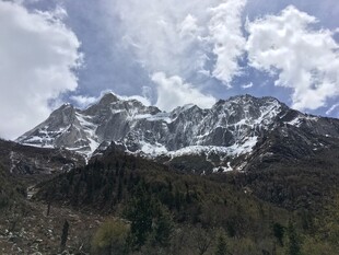 雪山风光 云雾缭绕之景