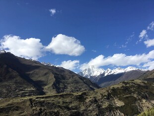 壮丽雪山蓝天美景