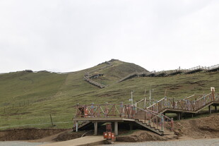 山间木质栈道景观