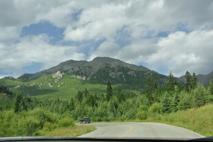 车窗外的青山绿野风光