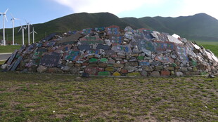 彩色涂鸦石堆 自然与艺术