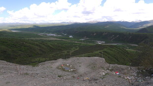 俯瞰山川河谷壮丽景色