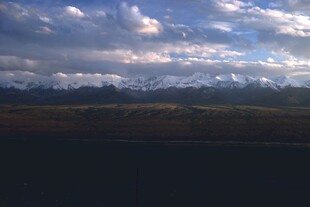 壮丽山景与天空云彩